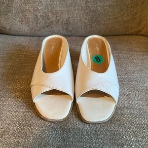 Liz Claiborne heels size 8